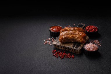 Izgara domuz mu yoksa sığır eti sosisi mi? Tuzlu, baharatlı ve otlu Alman sosisleri