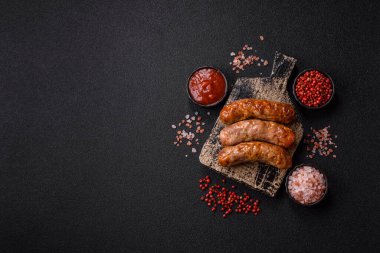 Izgara domuz mu yoksa sığır eti sosisi mi? Tuzlu, baharatlı ve otlu Alman sosisleri