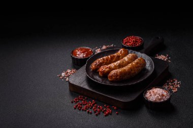 Izgara domuz mu yoksa sığır eti sosisi mi? Tuzlu, baharatlı ve otlu Alman sosisleri