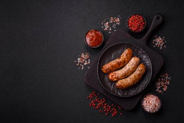 Izgara domuz mu yoksa sığır eti sosisi mi? Tuzlu, baharatlı ve otlu Alman sosisleri