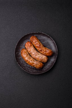 Izgara domuz mu yoksa sığır eti sosisi mi? Tuzlu, baharatlı ve otlu Alman sosisleri