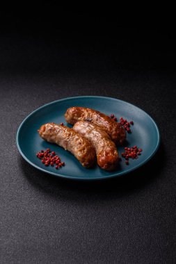 Izgara domuz mu yoksa sığır eti sosisi mi? Tuzlu, baharatlı ve otlu Alman sosisleri