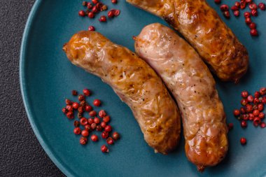 Izgara domuz mu yoksa sığır eti sosisi mi? Tuzlu, baharatlı ve otlu Alman sosisleri