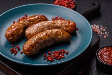 Izgara domuz mu yoksa sığır eti sosisi mi? Tuzlu, baharatlı ve otlu Alman sosisleri