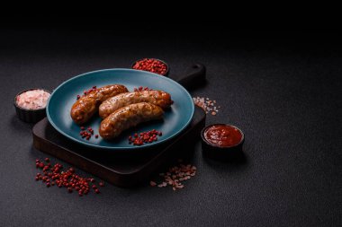 Izgara domuz mu yoksa sığır eti sosisi mi? Tuzlu, baharatlı ve otlu Alman sosisleri