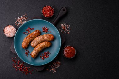 Izgara domuz mu yoksa sığır eti sosisi mi? Tuzlu, baharatlı ve otlu Alman sosisleri