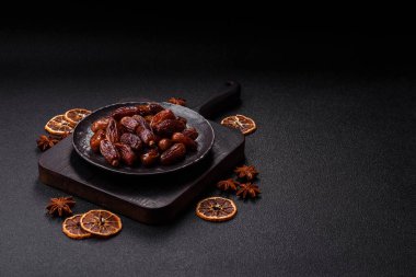 Kurutulmuş tropikal tarih meyvesi taze organik diyet gıdaları için bir malzeme olarak kullanılır. Vegan, vejetaryen yemeği