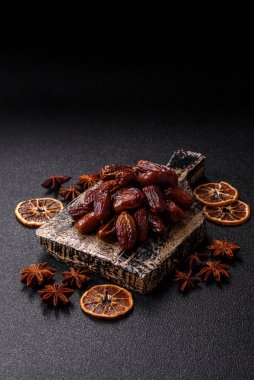 Kurutulmuş tropikal tarih meyvesi taze organik diyet gıdaları için bir malzeme olarak kullanılır. Vegan, vejetaryen yemeği