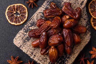 Kurutulmuş tropikal tarih meyvesi taze organik diyet gıdaları için bir malzeme olarak kullanılır. Vegan, vejetaryen yemeği