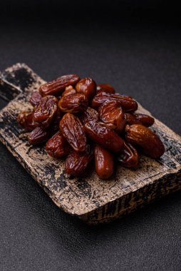 Kurutulmuş tropikal tarih meyvesi taze organik diyet gıdaları için bir malzeme olarak kullanılır. Vegan, vejetaryen yemeği