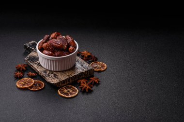 Kurutulmuş tropikal tarih meyvesi taze organik diyet gıdaları için bir malzeme olarak kullanılır. Vegan, vejetaryen yemeği