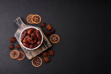 Kurutulmuş tropikal tarih meyvesi taze organik diyet gıdaları için bir malzeme olarak kullanılır. Vegan, vejetaryen yemeği