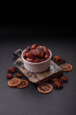 Kurutulmuş tropikal tarih meyvesi taze organik diyet gıdaları için bir malzeme olarak kullanılır. Vegan, vejetaryen yemeği