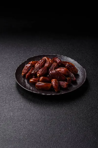 Kurutulmuş tropikal tarih meyvesi taze organik diyet gıdaları için bir malzeme olarak kullanılır. Vegan, vejetaryen yemeği