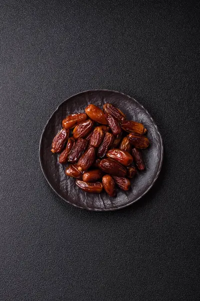 Kurutulmuş tropikal tarih meyvesi taze organik diyet gıdaları için bir malzeme olarak kullanılır. Vegan, vejetaryen yemeği