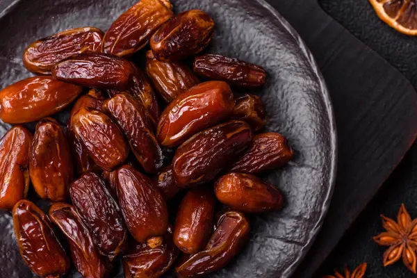 Kurutulmuş tropikal tarih meyvesi taze organik diyet gıdaları için bir malzeme olarak kullanılır. Vegan, vejetaryen yemeği