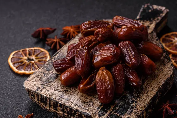 Kurutulmuş tropikal tarih meyvesi taze organik diyet gıdaları için bir malzeme olarak kullanılır. Vegan, vejetaryen yemeği