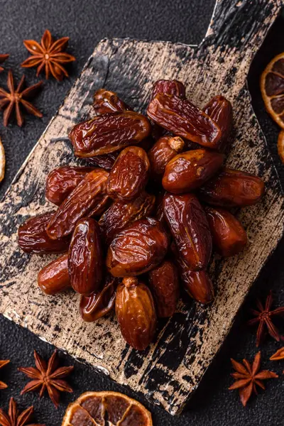Kurutulmuş tropikal tarih meyvesi taze organik diyet gıdaları için bir malzeme olarak kullanılır. Vegan, vejetaryen yemeği