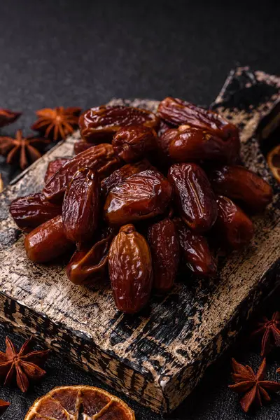 Kurutulmuş tropikal tarih meyvesi taze organik diyet gıdaları için bir malzeme olarak kullanılır. Vegan, vejetaryen yemeği