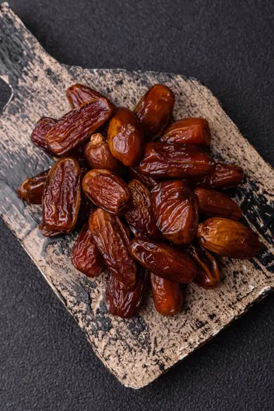 Kurutulmuş tropikal tarih meyvesi taze organik diyet gıdaları için bir malzeme olarak kullanılır. Vegan, vejetaryen yemeği