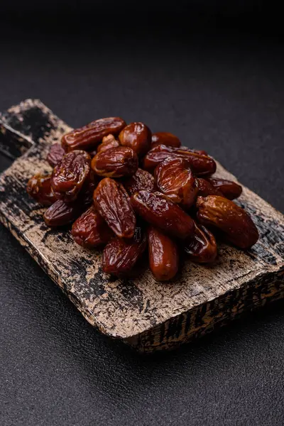 Kurutulmuş tropikal tarih meyvesi taze organik diyet gıdaları için bir malzeme olarak kullanılır. Vegan, vejetaryen yemeği