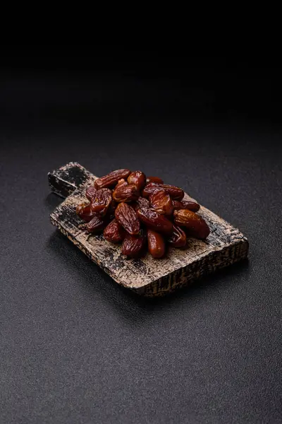 Kurutulmuş tropikal tarih meyvesi taze organik diyet gıdaları için bir malzeme olarak kullanılır. Vegan, vejetaryen yemeği