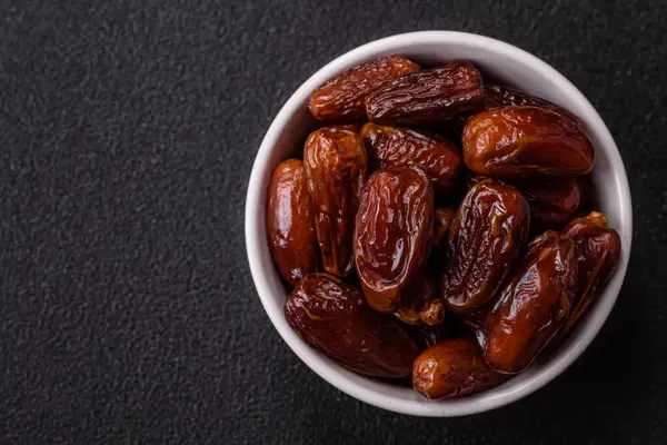 Kurutulmuş tropikal tarih meyvesi taze organik diyet gıdaları için bir malzeme olarak kullanılır. Vegan, vejetaryen yemeği