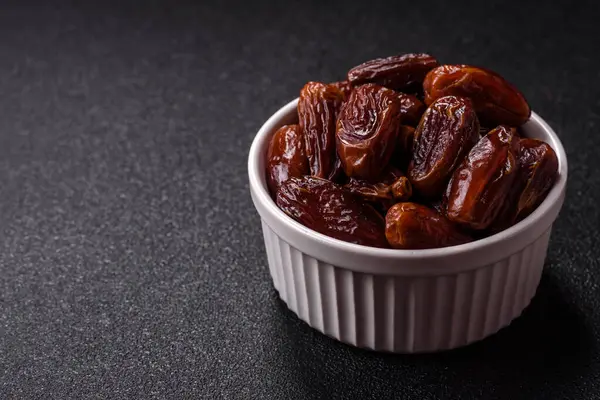 Kurutulmuş tropikal tarih meyvesi taze organik diyet gıdaları için bir malzeme olarak kullanılır. Vegan, vejetaryen yemeği