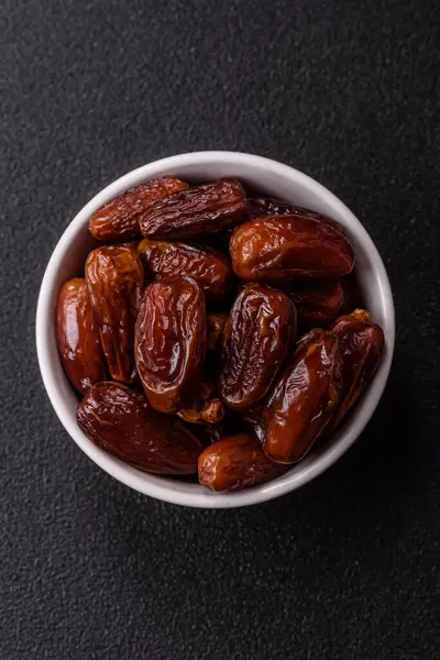 Kurutulmuş tropikal tarih meyvesi taze organik diyet gıdaları için bir malzeme olarak kullanılır. Vegan, vejetaryen yemeği