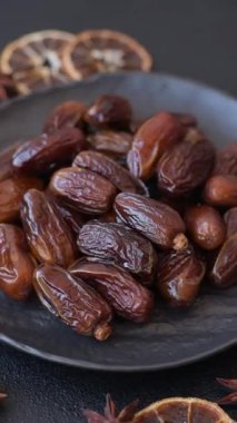 Kurutulmuş tropikal tarih meyvesi taze organik diyet gıdaları için bir malzeme olarak kullanılır. Vegan, vejetaryen yemeği