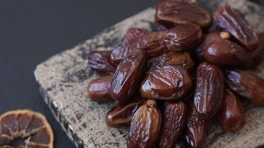 Kurutulmuş tropikal tarih meyvesi taze organik diyet gıdaları için bir malzeme olarak kullanılır. Vegan, vejetaryen yemeği