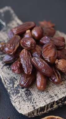 Kurutulmuş tropikal tarih meyvesi taze organik diyet gıdaları için bir malzeme olarak kullanılır. Vegan, vejetaryen yemeği