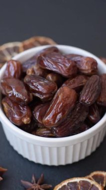 Kurutulmuş tropikal tarih meyvesi taze organik diyet gıdaları için bir malzeme olarak kullanılır. Vegan, vejetaryen yemeği