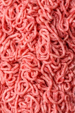 Baharatlı ve tuzlu kıymalı kıyma. Köfte köfte yapmak için bir malzemedir.