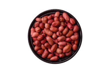Fıstık ya da kabuklu fındık kabuğu beyaz arka planda. Protein kaynağı olarak fındık