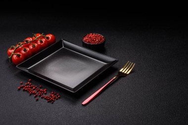 Çatallı boş tabak, yemek masası için çatal bıçak takımı. Yemekler için mutfak boş tabağı