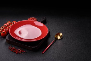 Boş kaşık tabağı, yemek masası için çatal bıçak takımı. Yemekler için mutfak boş tabağı