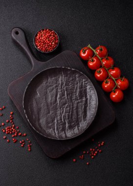 Çatallı boş tabak, yemek masası için çatal bıçak takımı. Yemekler için mutfak boş tabağı