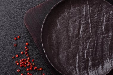 Çatallı boş tabak, yemek masası için çatal bıçak takımı. Yemekler için mutfak boş tabağı