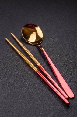 Çatal, kaşık, yemek çubukları iş yemeği için mutfak gereçleri.