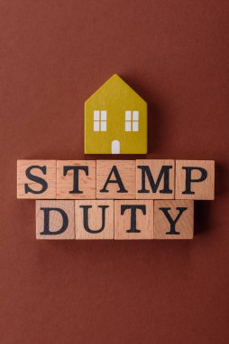 Pul vergisi, emlak yatırım konsepti, gayrimenkul ile ilgili iş süreçleri. İş tasarımı için arka plan olarak pul görevi yazıtları