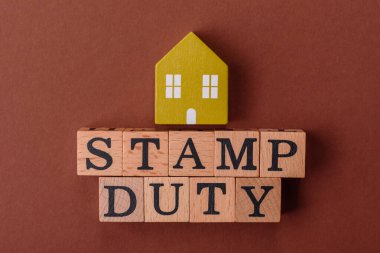 Pul vergisi, emlak yatırım konsepti, gayrimenkul ile ilgili iş süreçleri. İş tasarımı için arka plan olarak pul görevi yazıtları