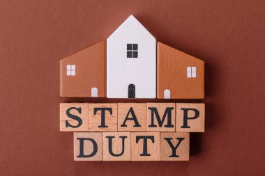 Pul vergisi, emlak yatırım konsepti, gayrimenkul ile ilgili iş süreçleri. İş tasarımı için arka plan olarak pul görevi yazıtları