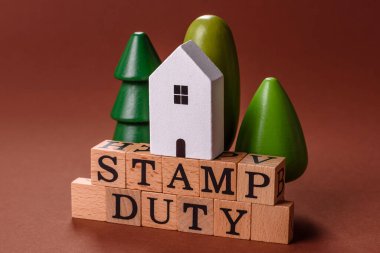 Pul vergisi, emlak yatırım konsepti, gayrimenkul ile ilgili iş süreçleri. İş tasarımı için arka plan olarak pul görevi yazıtları