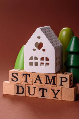 Pul vergisi, emlak yatırım konsepti, gayrimenkul ile ilgili iş süreçleri. İş tasarımı için arka plan olarak pul görevi yazıtları