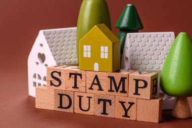 Pul vergisi, emlak yatırım konsepti, gayrimenkul ile ilgili iş süreçleri. İş tasarımı için arka plan olarak pul görevi yazıtları