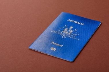 Seyahat etmek, uçmak ve iş yapmak için Avustralya pasaportu. Avustralya belgesi, sınırı geçmek için kimlik