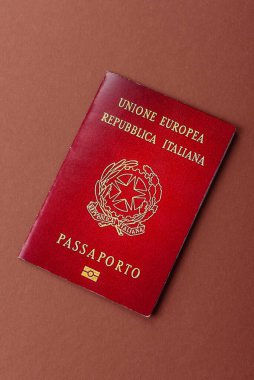 Seyahat, uçmak ve iş yapmak için İtalya pasaportu. İtalyanca belge, sınırı geçmek için kimlik