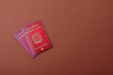 Seyahat, uçmak ve iş yapmak için İtalya pasaportu. İtalyanca belge, sınırı geçmek için kimlik