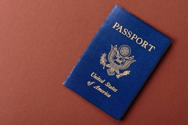 Seyahat, uçmak ve iş yapmak için ABD pasaportu. ABD belgesi, sınırı geçmek için kimlik
